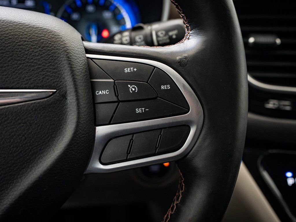 Used 2019 Chrysler Pacifica Touring-L image 23