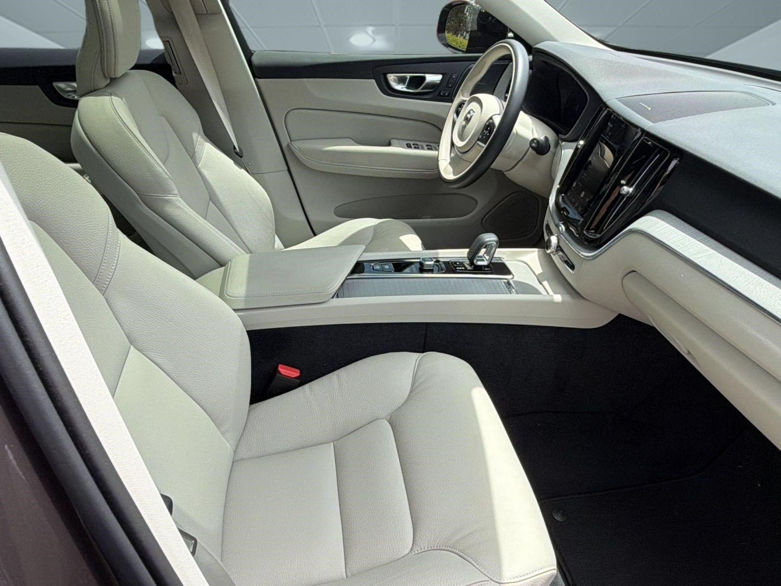 Used 2025 Volvo XC60 B5 Plus w/ Protection Package Premier AWD/4WD image 25