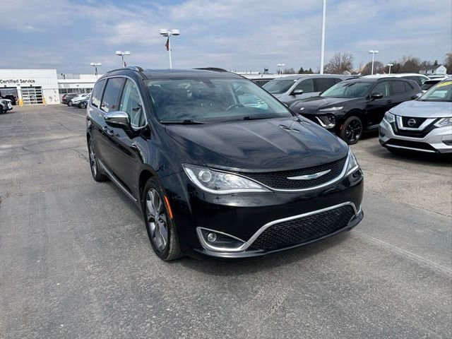 Used 2018 Chrysler Pacifica Limited w/ Tire & Wheel Group image 3