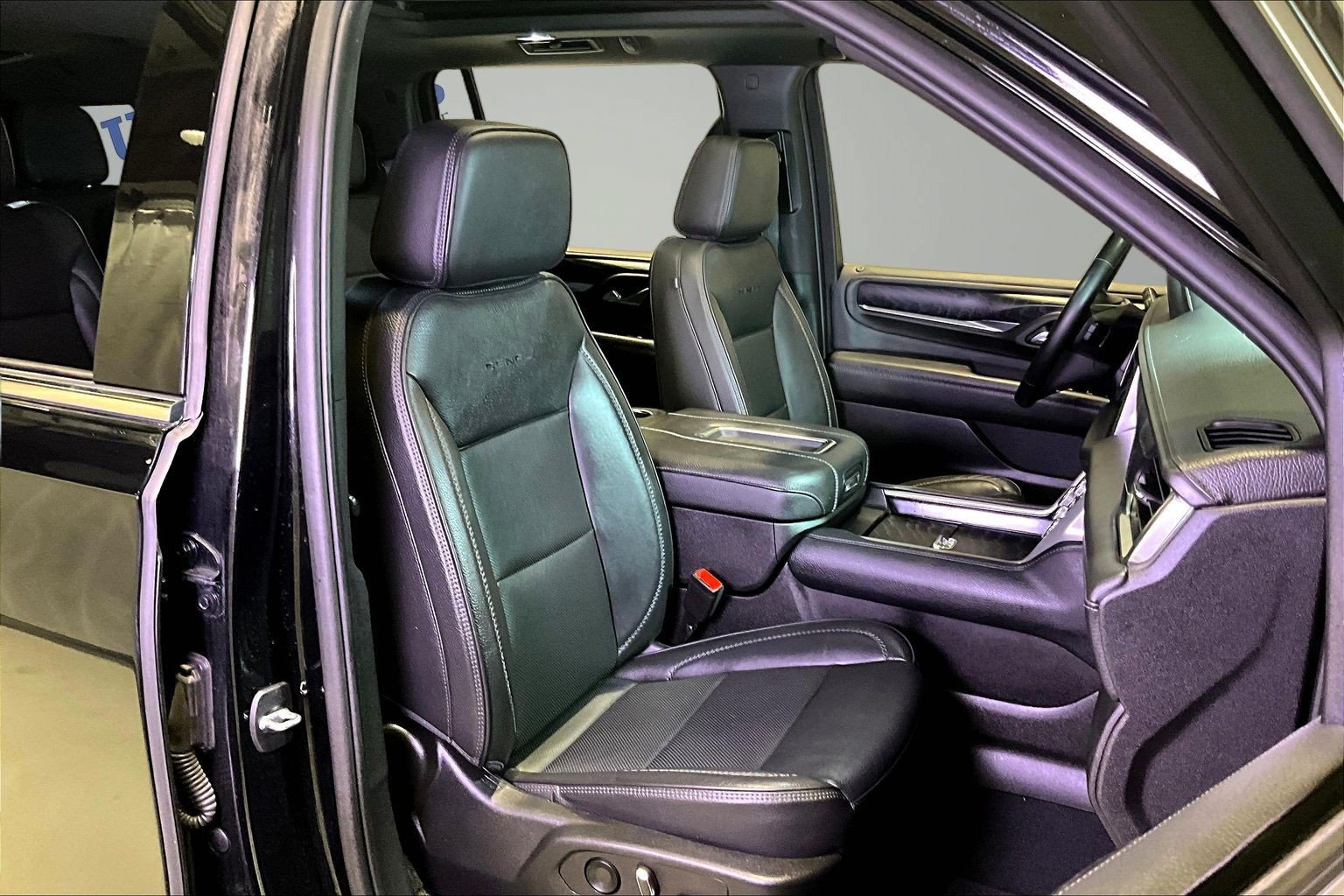 Used 2023 GMC Yukon XL Denali RWD image 29