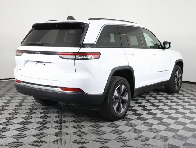 Used 2022 Jeep Grand Cherokee Limited 4xe image 4