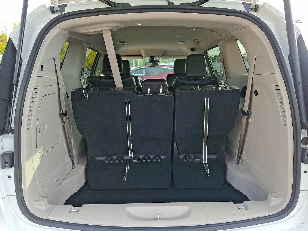 Used 2023 Chrysler Pacifica Touring-L FWD image 28