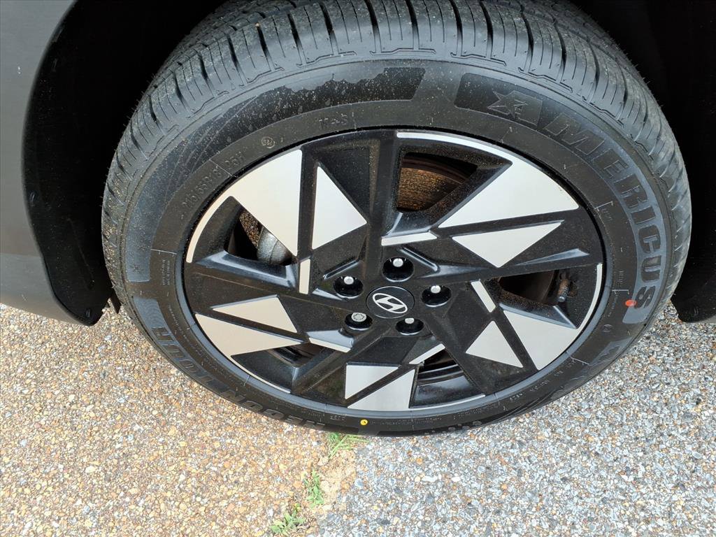 Used 2024 Hyundai Kona SEL w/ Convenience Package FWD image 9