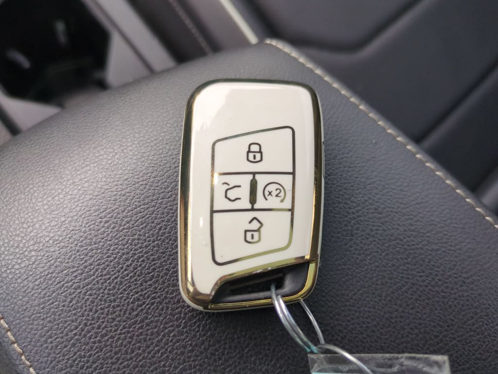 Used 2022 Volkswagen Tiguan SEL R-Line AWD/4WD image 36