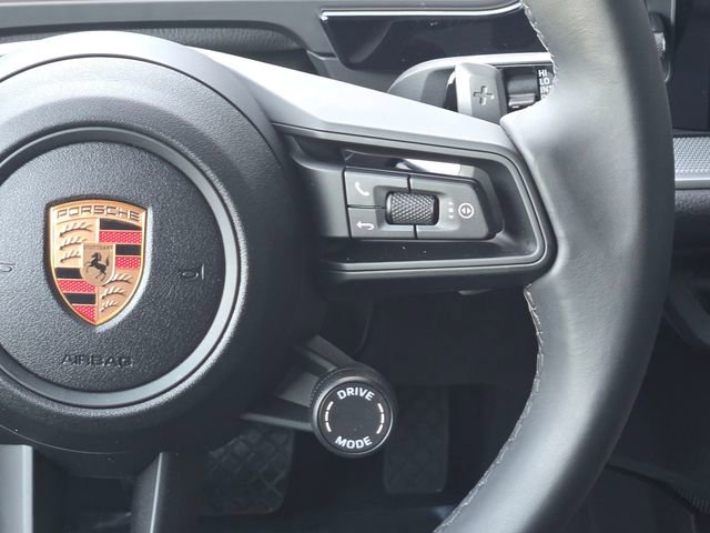 Used 2025 Porsche Cayenne image 17