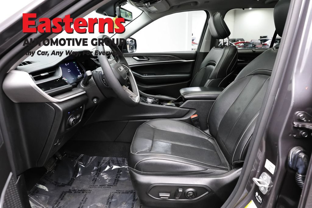 Used 2022 Jeep Grand Cherokee Limited 4xe w/ Luxury Tech Group II AWD/4WD image 14