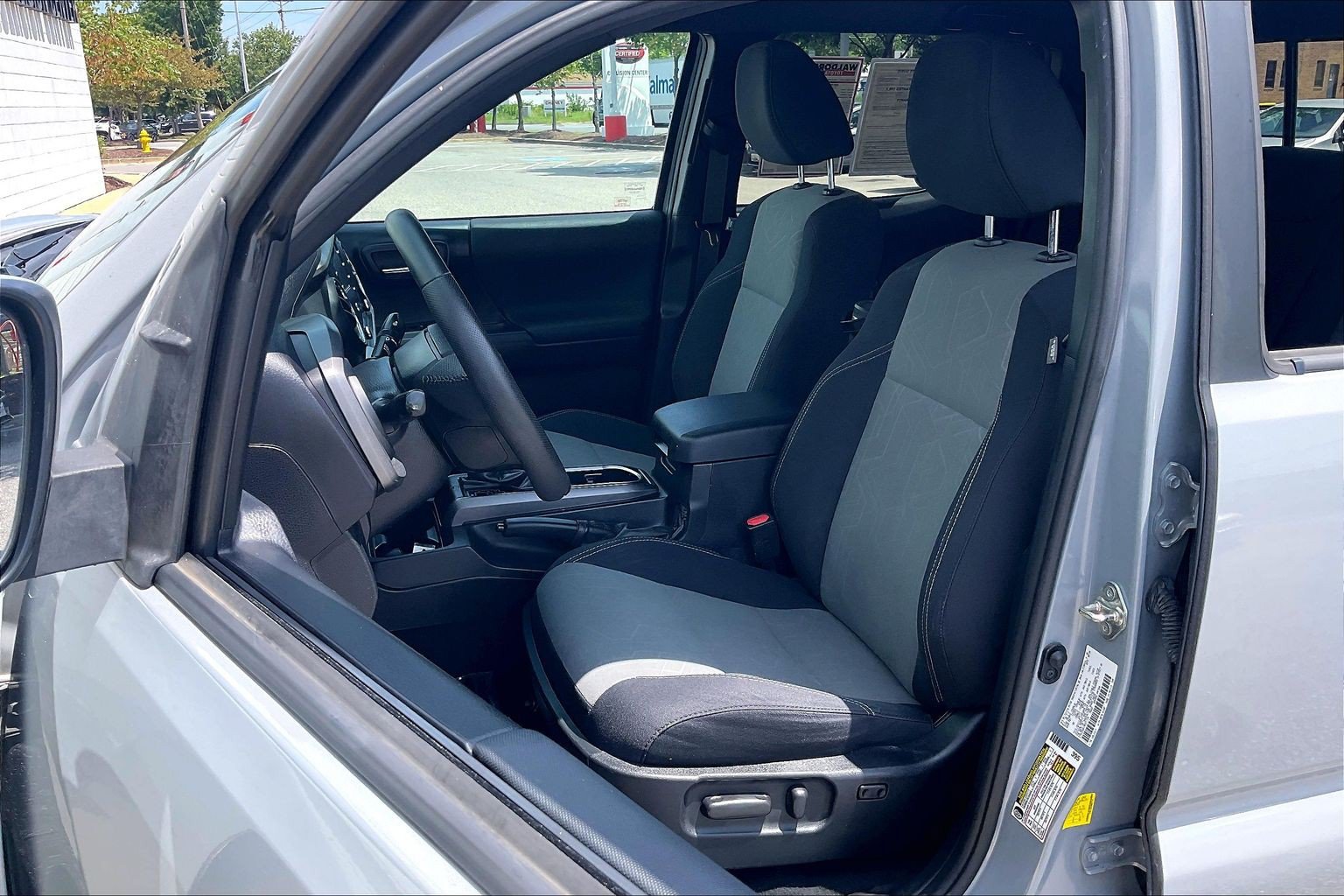 Used 2021 Toyota Tacoma TRD Off-Road AWD/4WD image 29