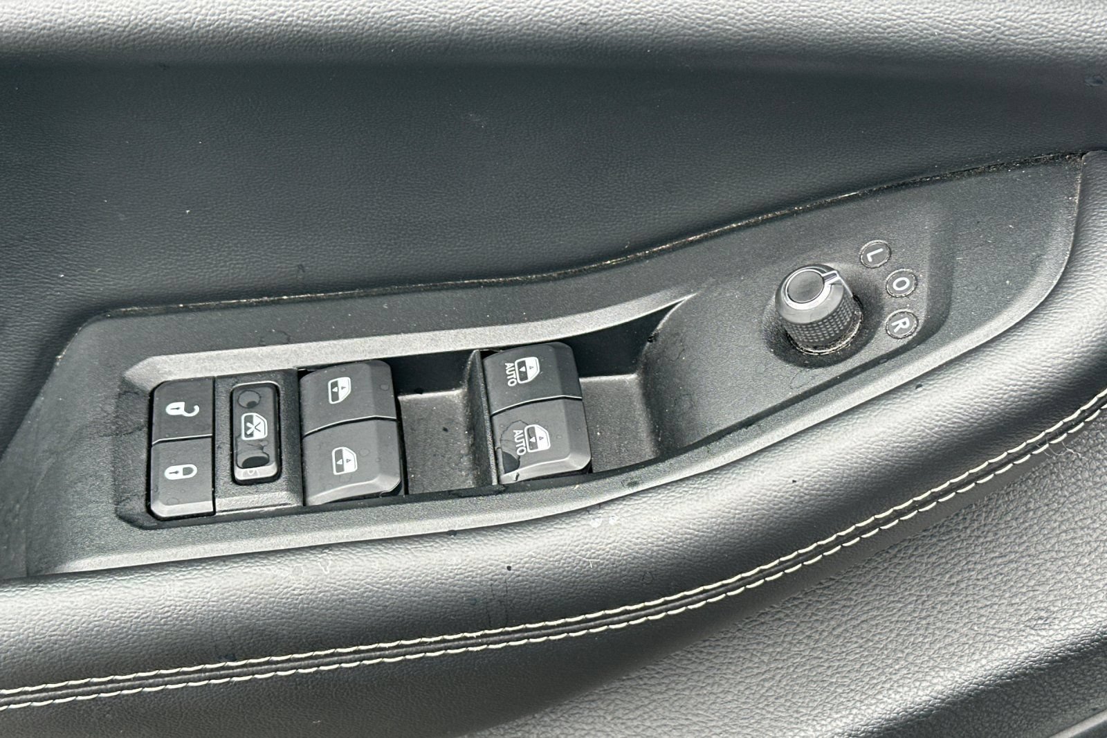 Used 2024 Jeep Grand Cherokee Laredo RWD image 12