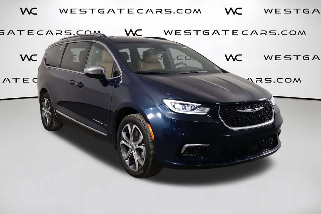 Used 2025 Chrysler Pacifica Pinnacle w/ Trailer Tow Group AWD/4WD image 47