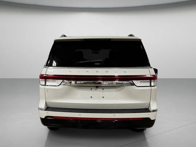 Used 2022 Lincoln Navigator Reserve image 4