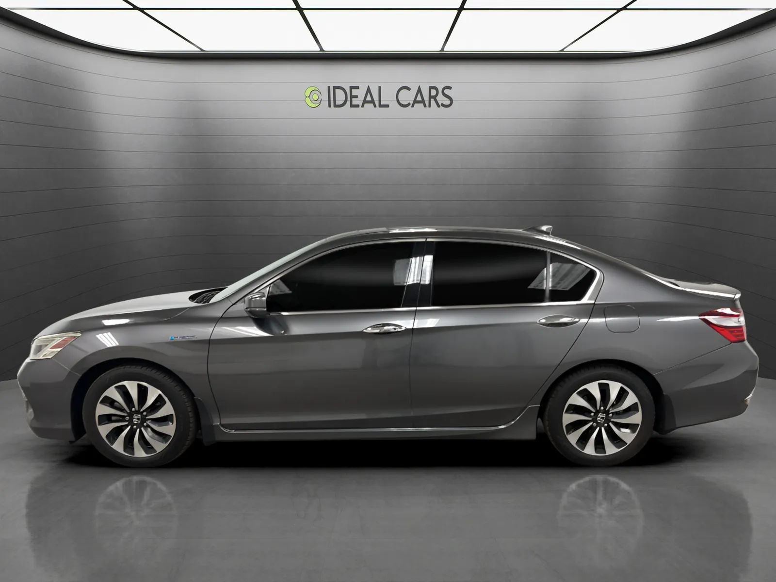 Used 2017 Honda Accord Touring image 2