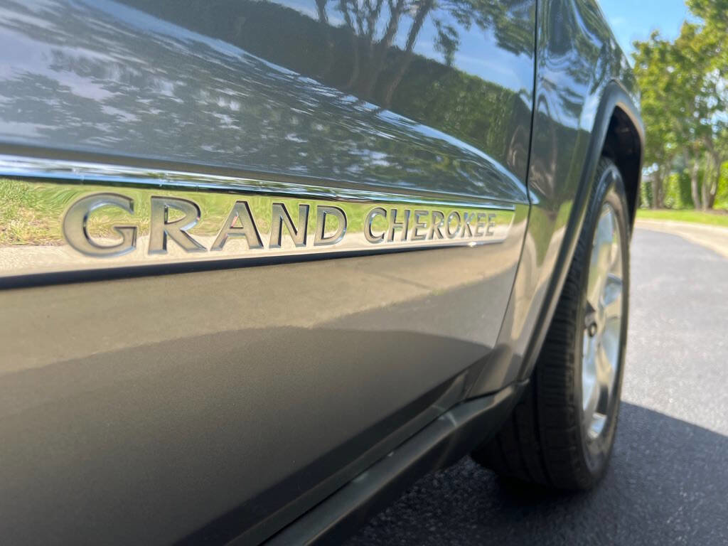 Used 2012 Jeep Grand Cherokee Overland w/ Trailer Tow Group IV image 7