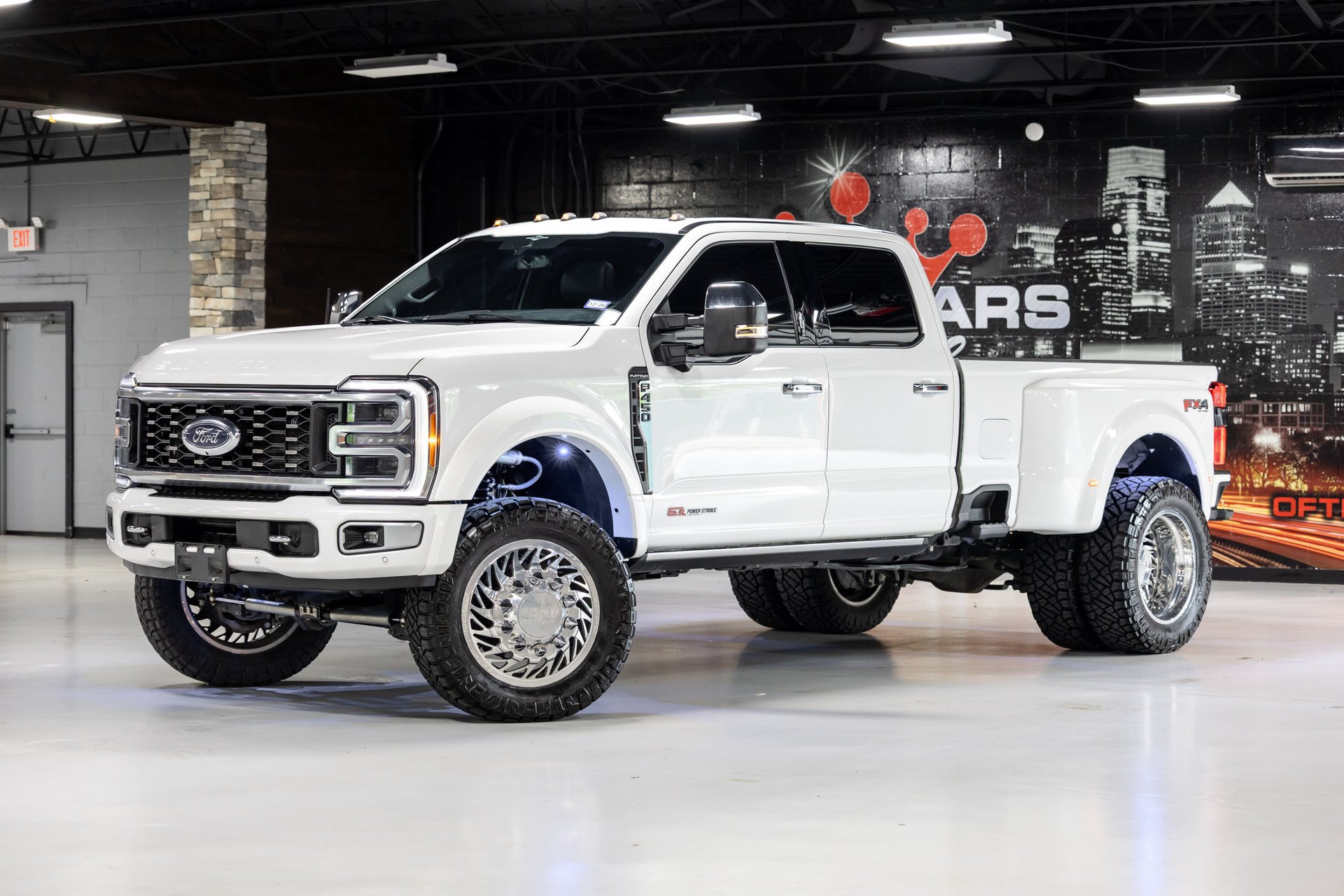 Used 2023 Ford F450 Platinum w/ FX4 Off-Road Package AWD/4WD image 5