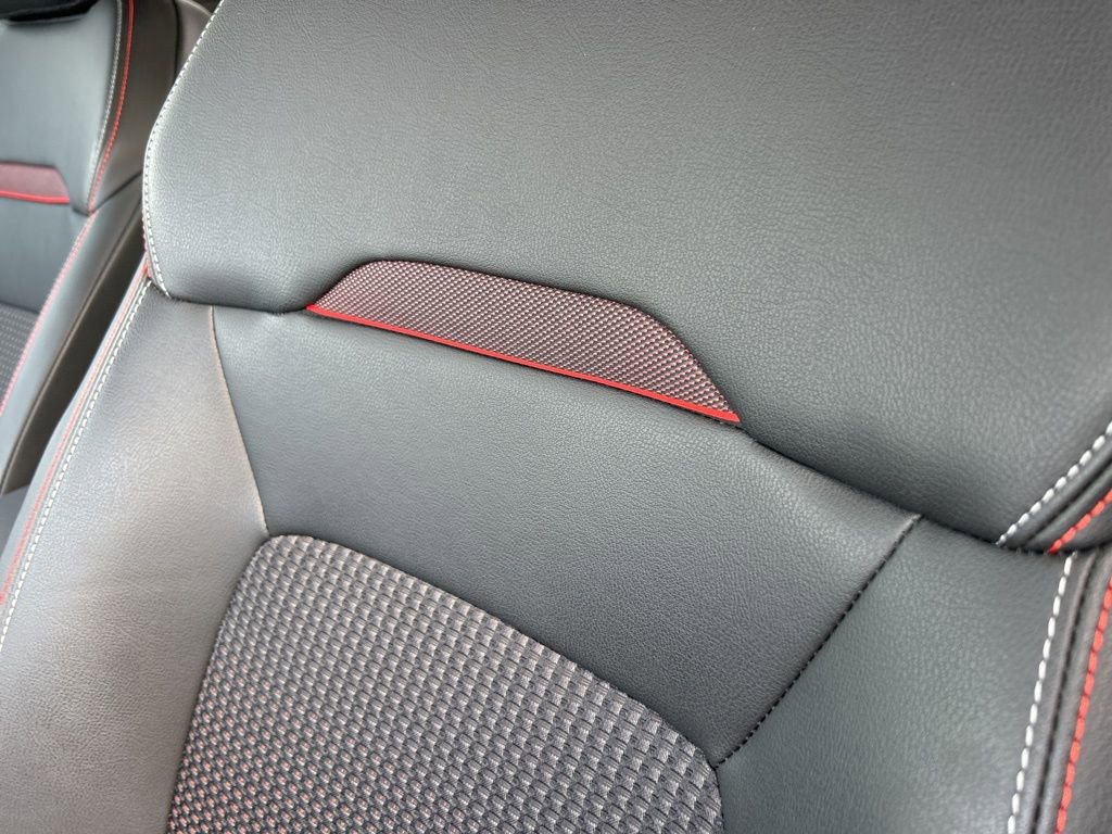 Used 2025 Nissan Kicks SR image 32