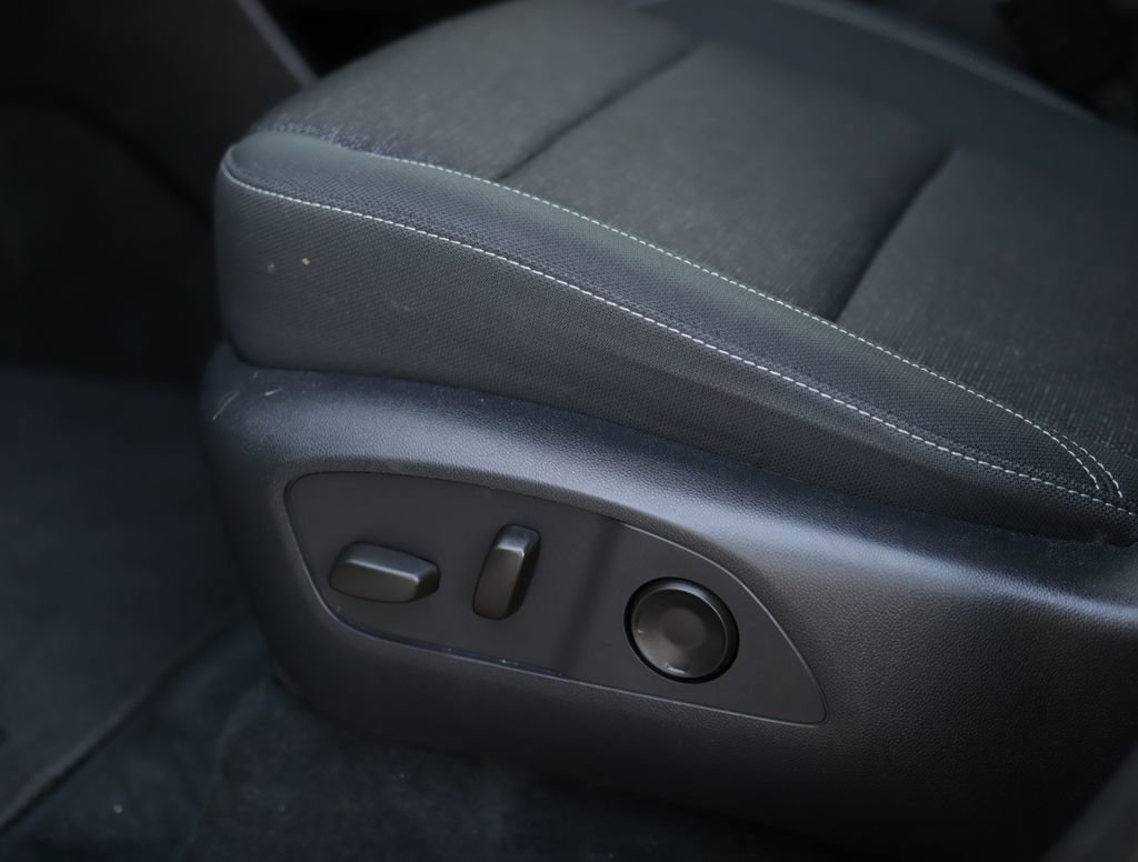 Used 2024 Chevrolet Traverse LT w/ Midnight/Sport Edition image 23