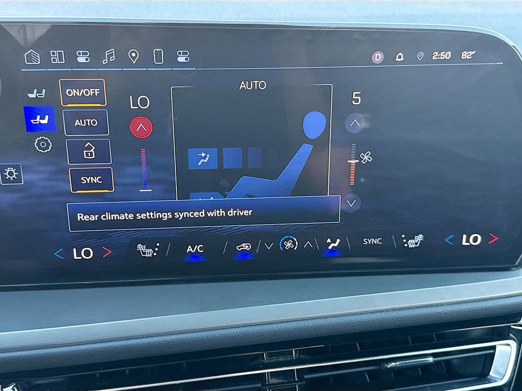 Used 2024 Chevrolet Traverse LT image 15