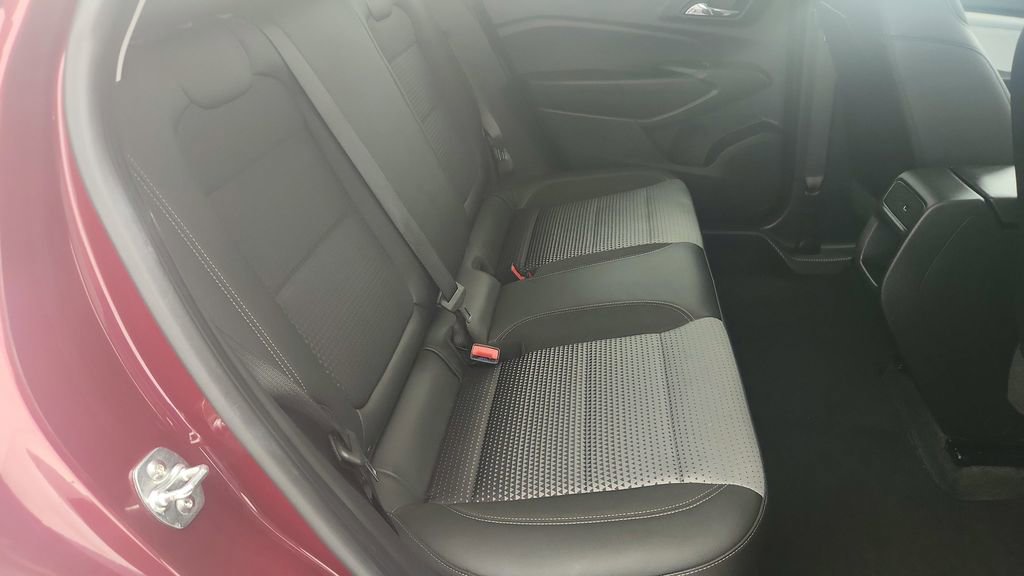 Certified 2025 Chevrolet Trax LT w/ LT Convenience Package image 32