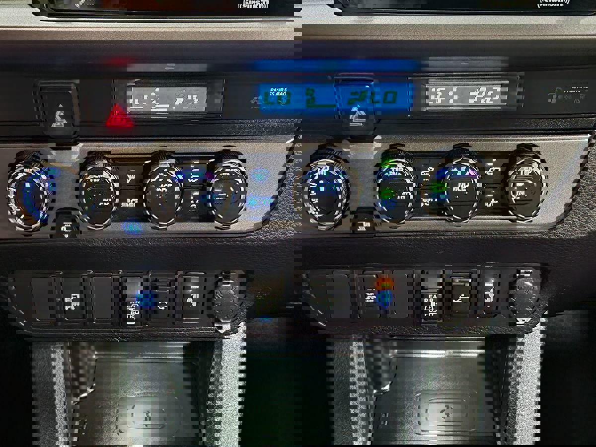 Used 2023 Toyota Tacoma TRD Off-Road image 38