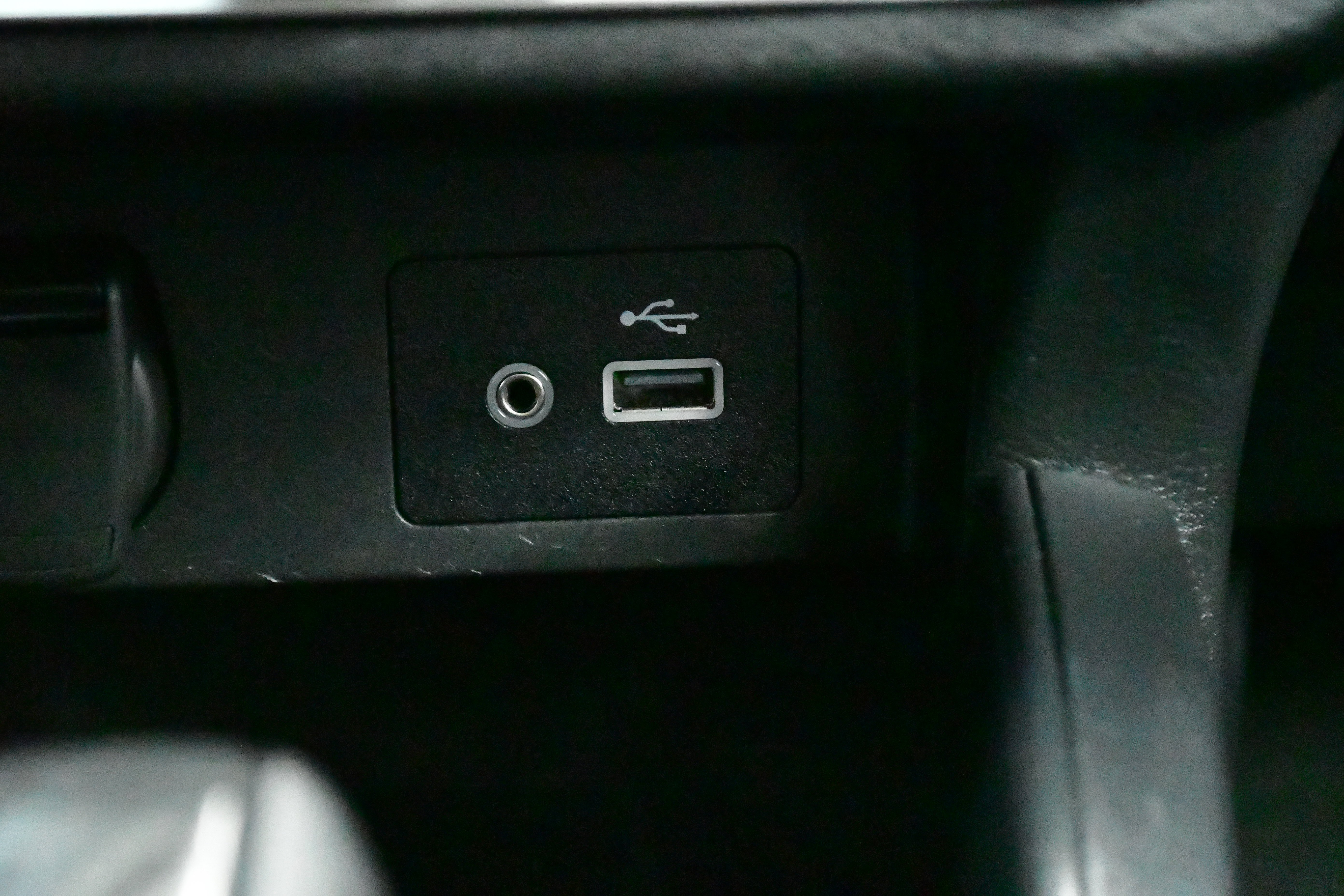 Used 2025 Nissan Versa SV image 27