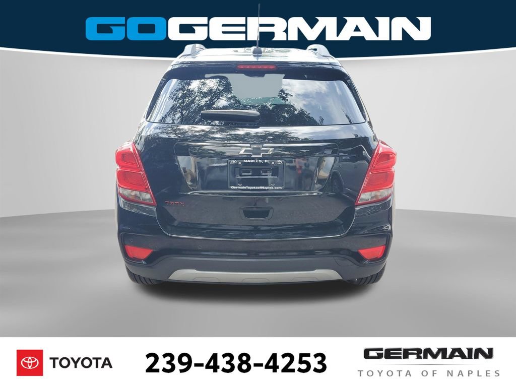 Used 2020 Chevrolet Trax LT w/ Sun & Sound Package FWD image 11