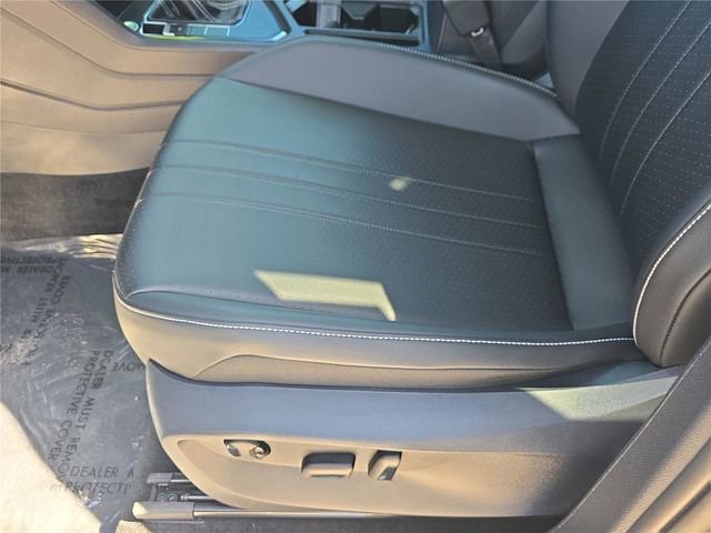 Used 2023 Volkswagen Tiguan SE R-Line image 17