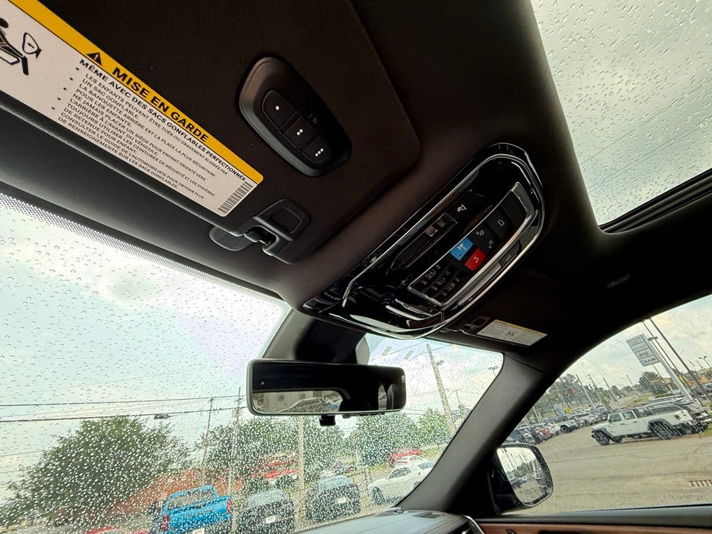 Used 2022 Jeep Grand Cherokee Summit w/ Adv Protech Group IV AWD/4WD image 23