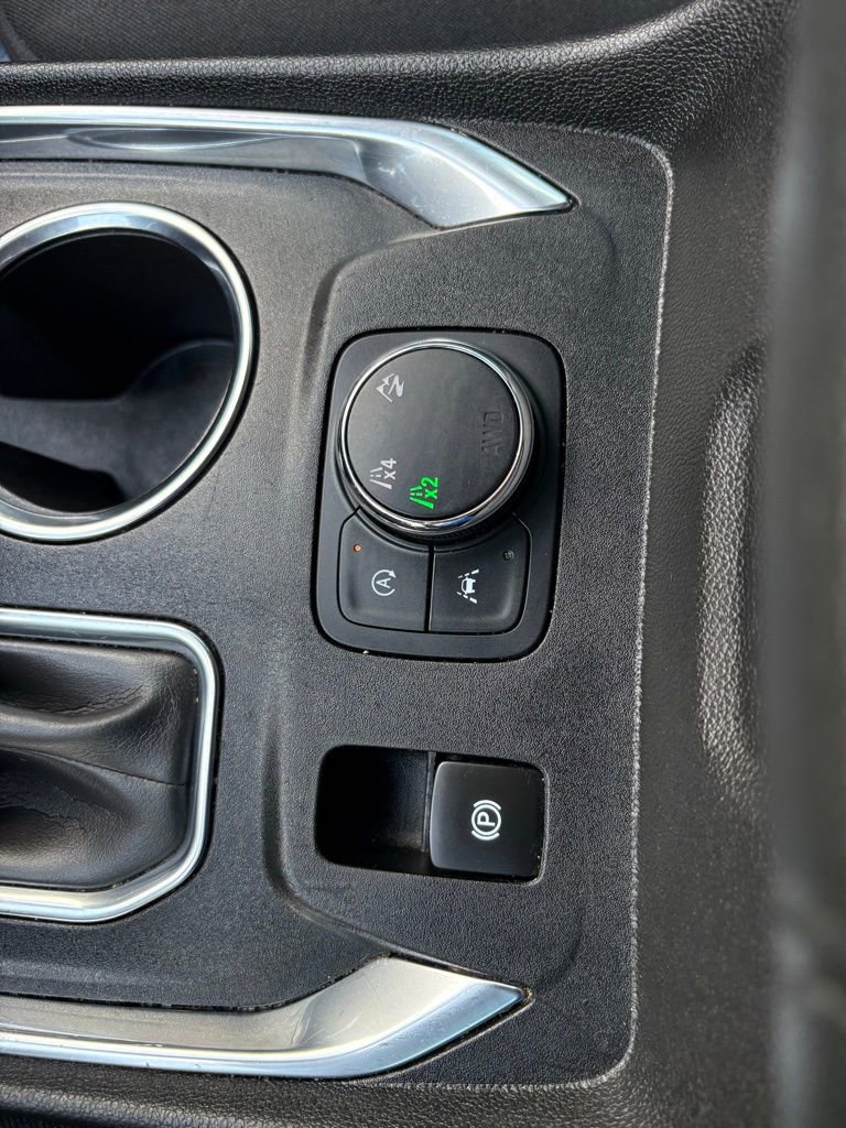 Used 2022 Chevrolet Traverse LT image 16