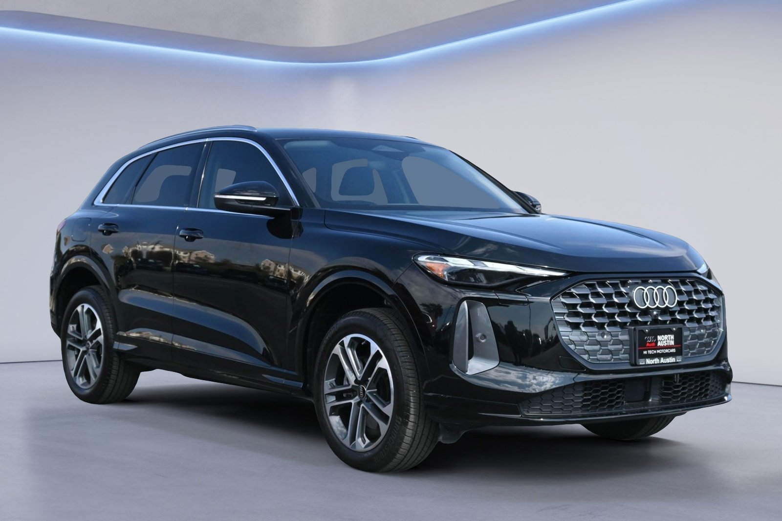 Used 2025 Audi Q5 Premium w/ Convenience Package image 1