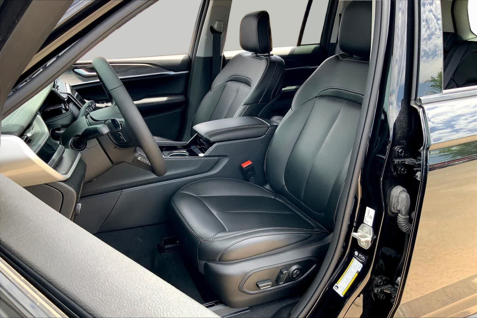 New 2023 Jeep Grand Cherokee 4WD 4xe image 9