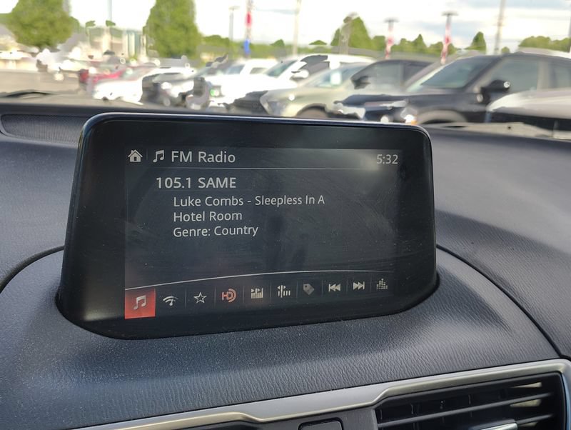 Used 2018 MAZDA MAZDA3 Touring FWD image 14