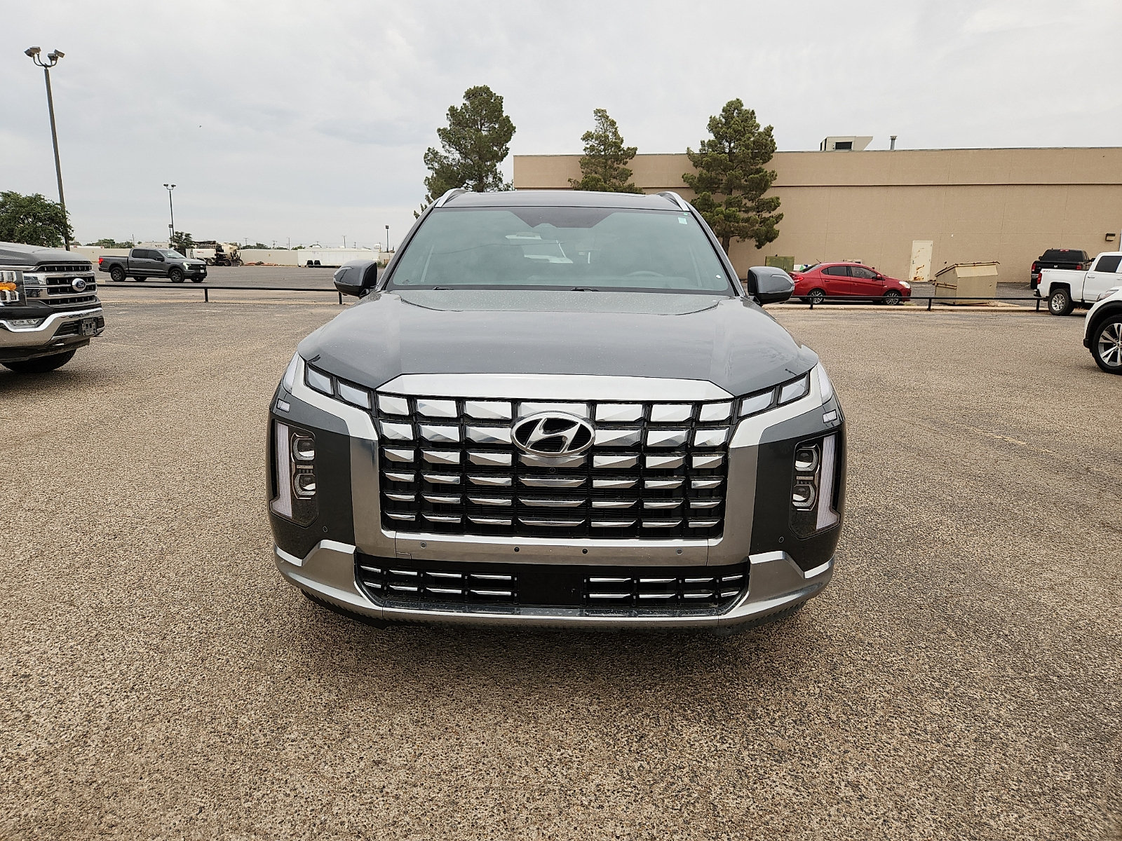 Used 2024 Hyundai Palisade Calligraphy FWD image 2