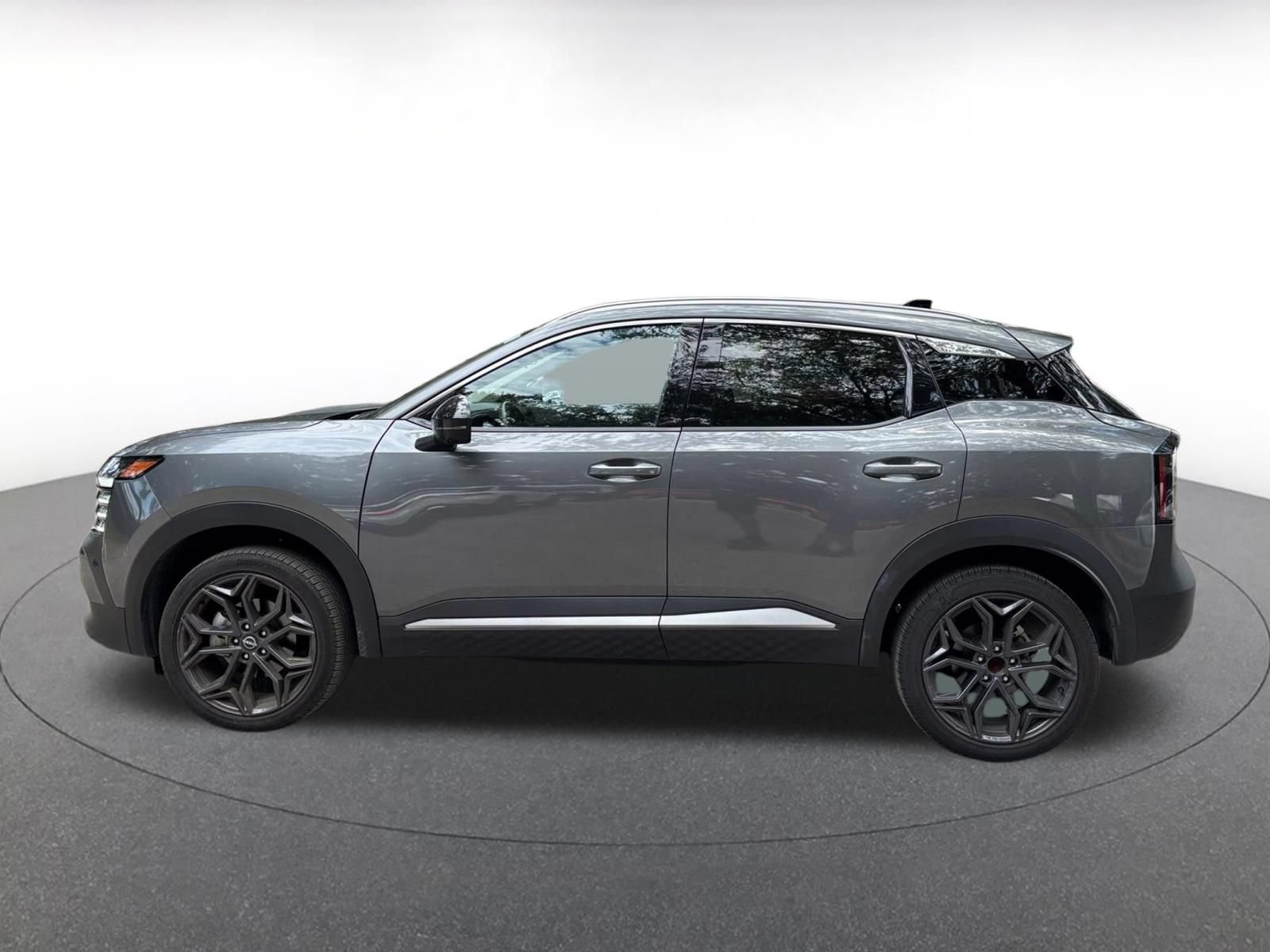 Used 2026 Nissan Kicks SR FWD image 7