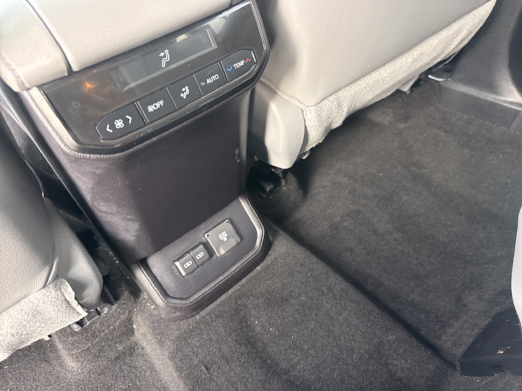 Used 2023 Toyota Highlander Limited AWD/4WD image 19
