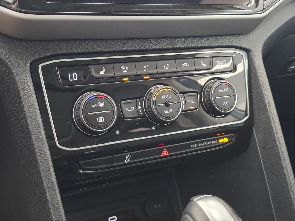 Used 2023 Volkswagen Atlas SE w/ Panoramic Sunroof Package image 32