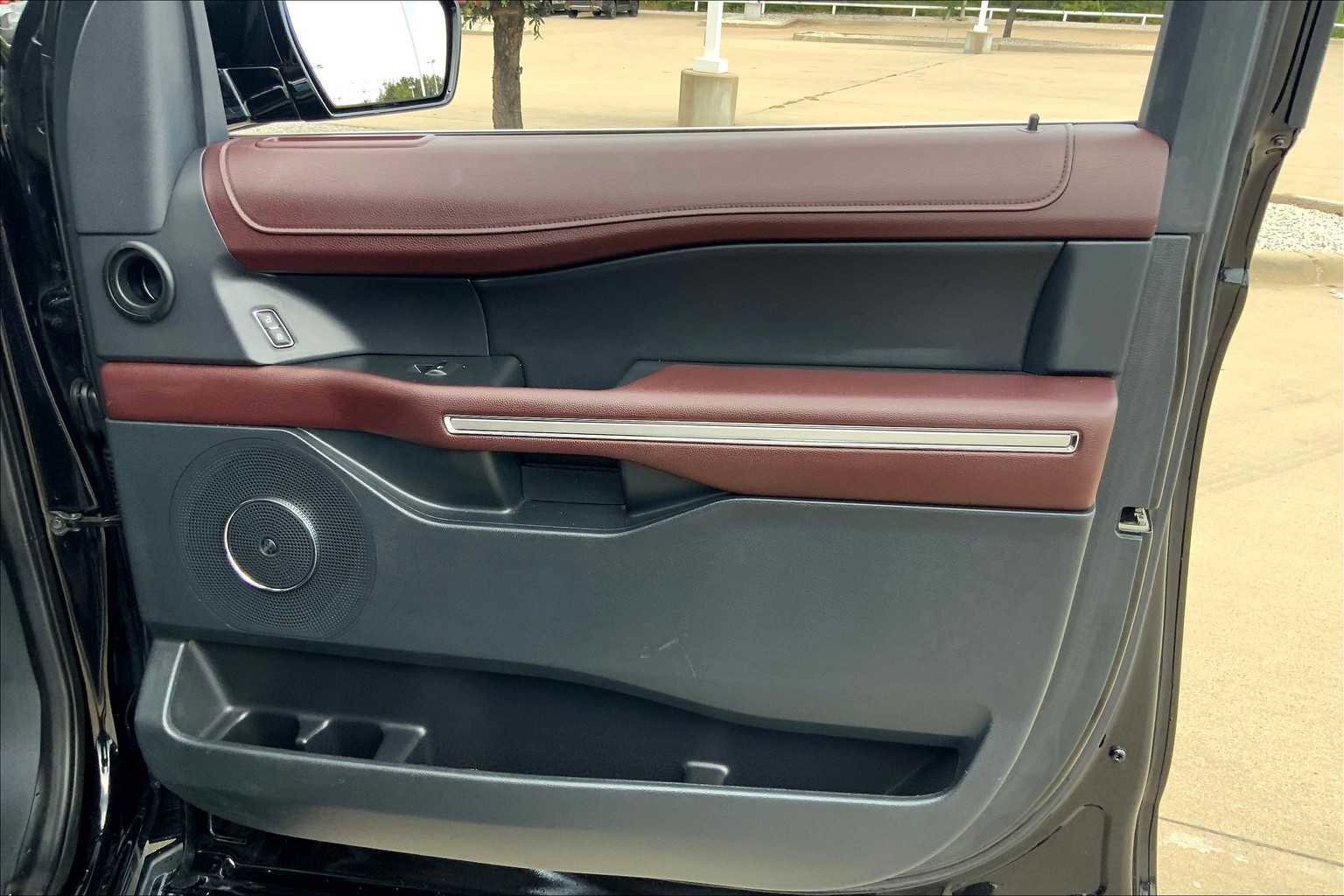 Used 2022 Ford Expedition Limited image 19