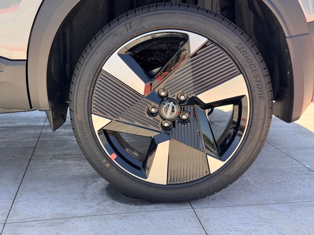 New 2025 Nissan Kicks SR image 8