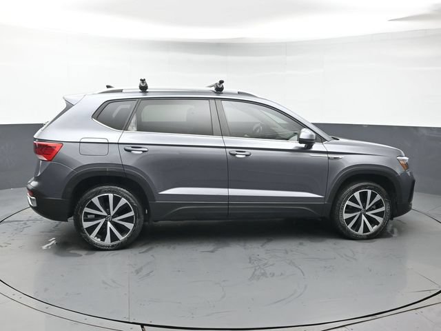 Used 2022 Volkswagen Taos SE FWD image 6