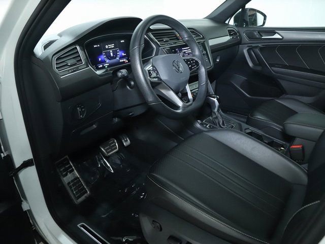 Used 2024 Volkswagen Tiguan SE R-Line AWD/4WD image 18