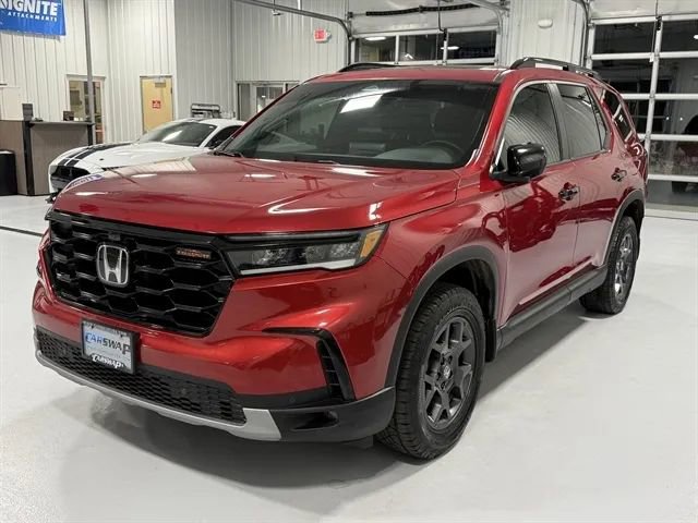 Used 2025 Honda Pilot TrailSport image 6