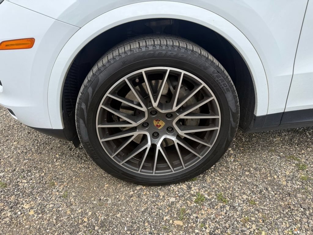 Used 2021 Porsche Cayenne S AWD/4WD image 16