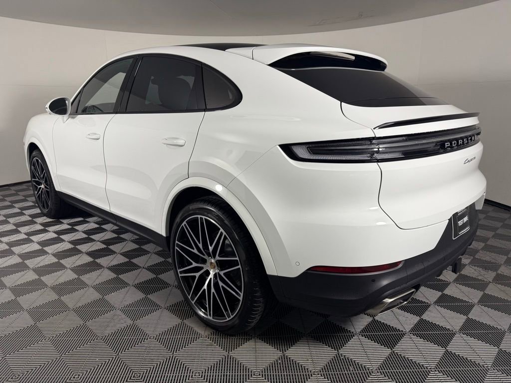 Certified 2025 Porsche Cayenne Coupe image 3