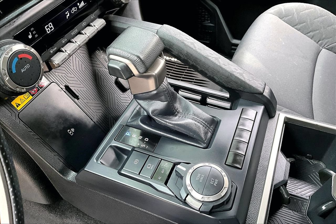 Used 2024 Toyota Tacoma SR5 AWD/4WD image 15