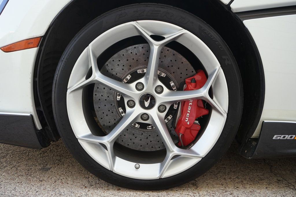 Used 2020 McLaren 600LT Spider image 28