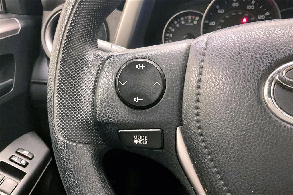 Used 2016 Toyota RAV4 LE image 18