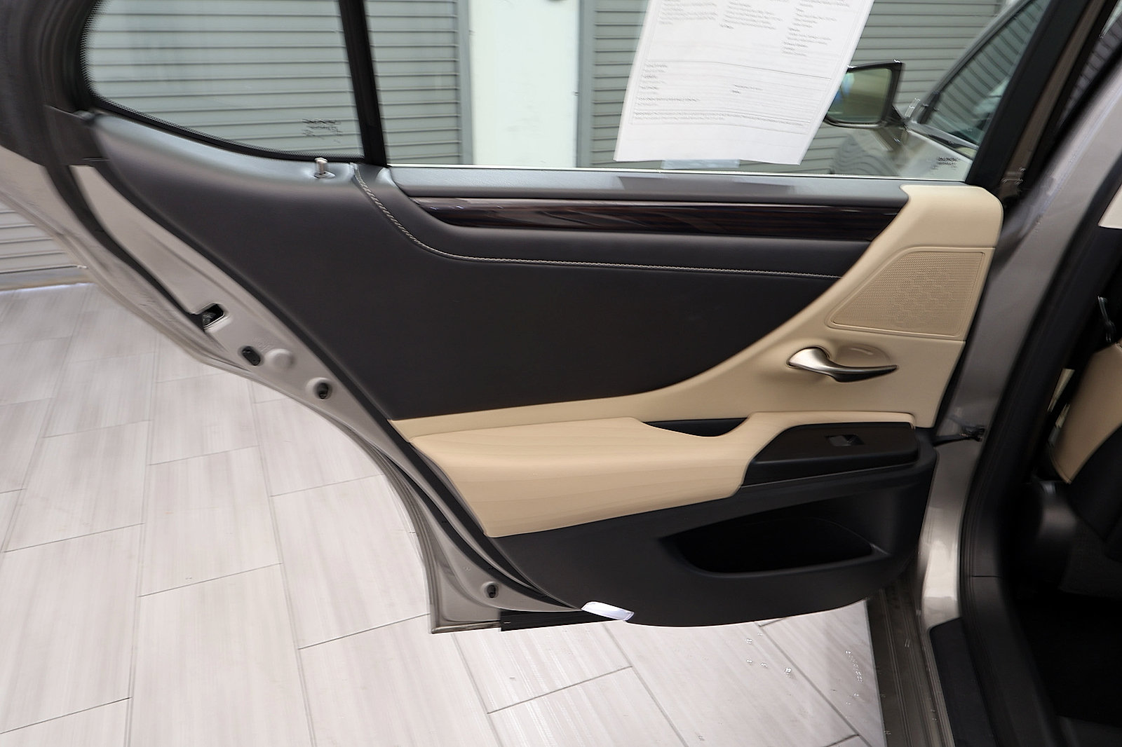 Used 2020 Lexus ES 300h w/ Accessory Package 2 FWD image 15