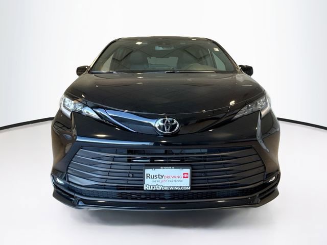 New 2026 Toyota Sienna XLE Woodland Edition AWD/4WD image 2