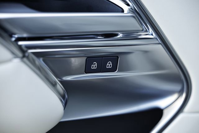 New 2026 Land Rover Range Rover Long Wheelbase SE image 31