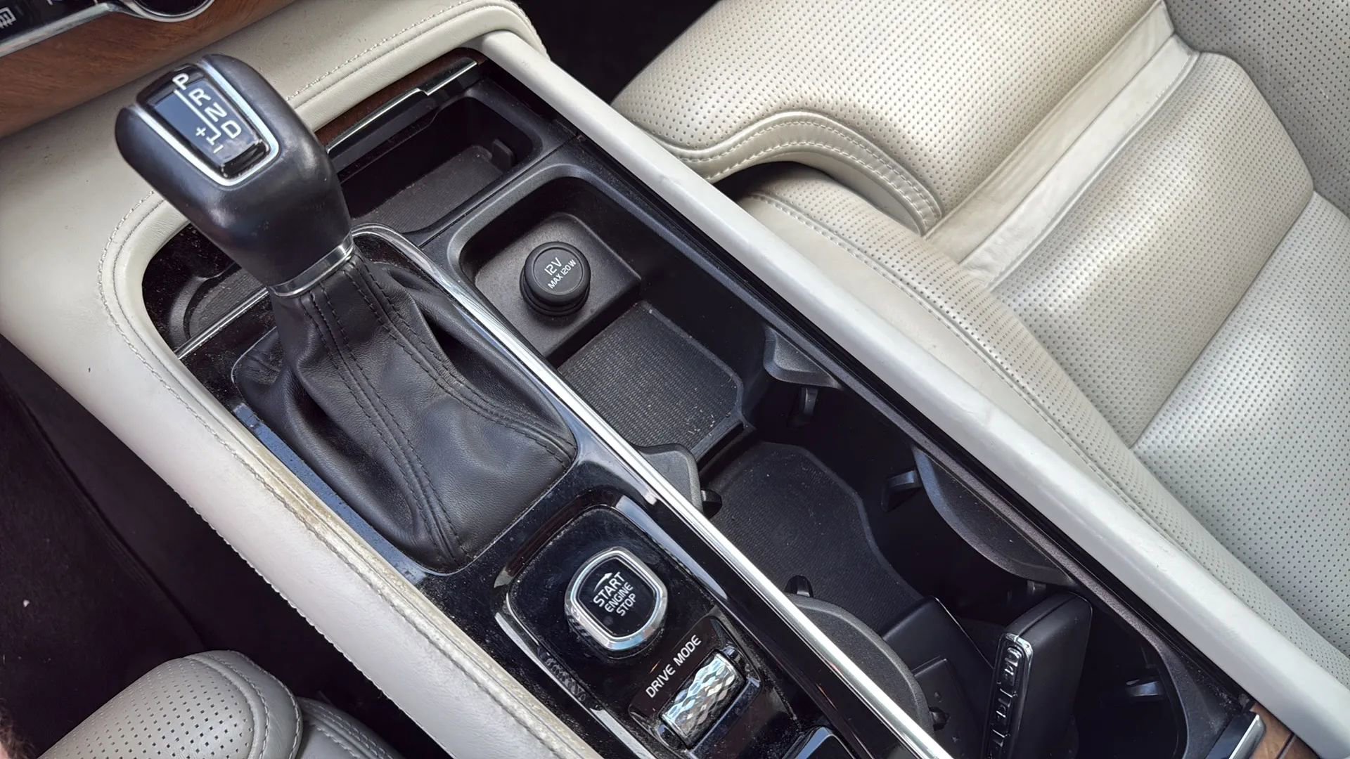 Used 2020 Volvo XC90 T6 Inscription w/ Protection Package image 20