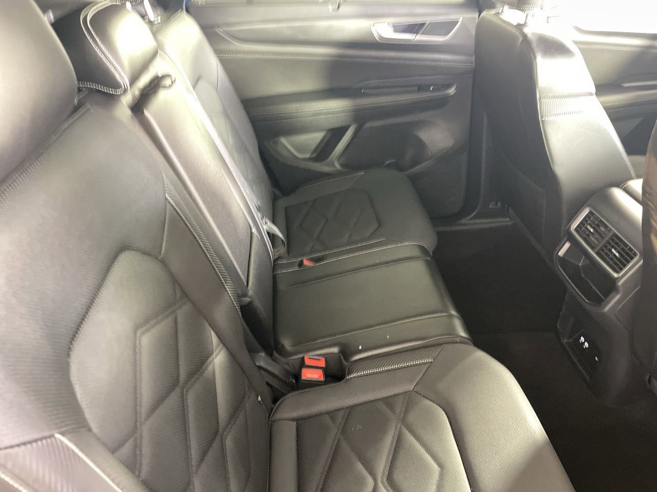 Used 2025 Volkswagen Atlas Cross Sport SE FWD image 23