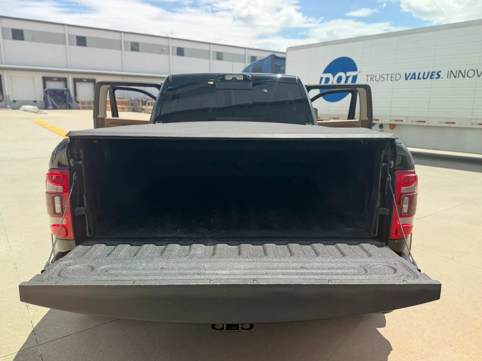 Used 2023 RAM 3500 Limited AWD/4WD image 32